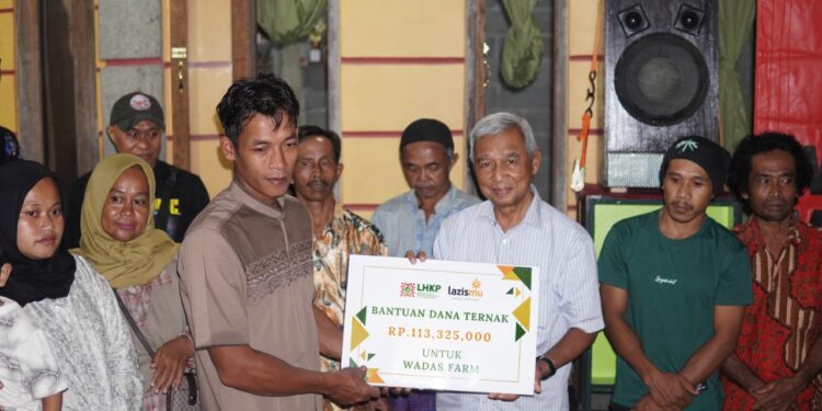 Penyerahan Bantuan Dana Ternak Oleh PP Muhammadiyah Bidang Hukum, HAM, dan Hikmah. Desa Wadas, Kecamatan Bener, Kabupaten Purworejo, Jawa Tengah. (Sabtu, 15 Maret 2025)