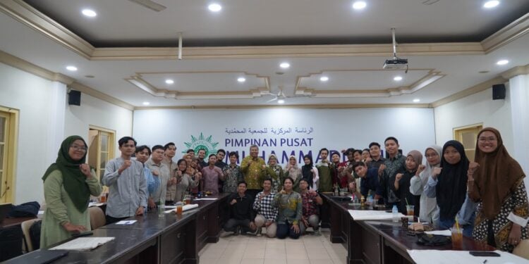 Foto bersama peserta dan pemateri setelah kegiatan berlangsung. Ahad, 11 Mei 2025 Gedung PP Muhammadiyah, Jl. Ahmad Dahlan, Yogyakarta